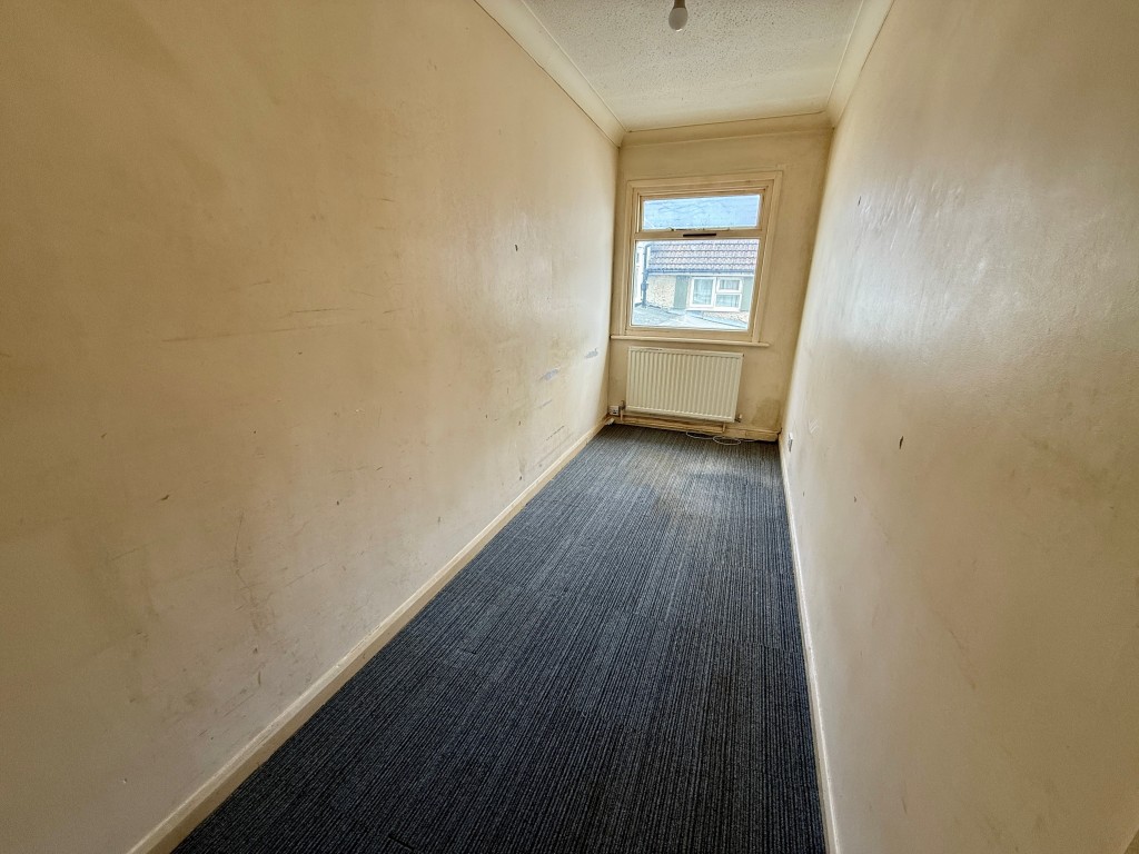 Lot: 201 - FLAT FOR IMPROVEMENT - Study